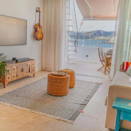 Beachfront Haus In The Heart Of Appartamento